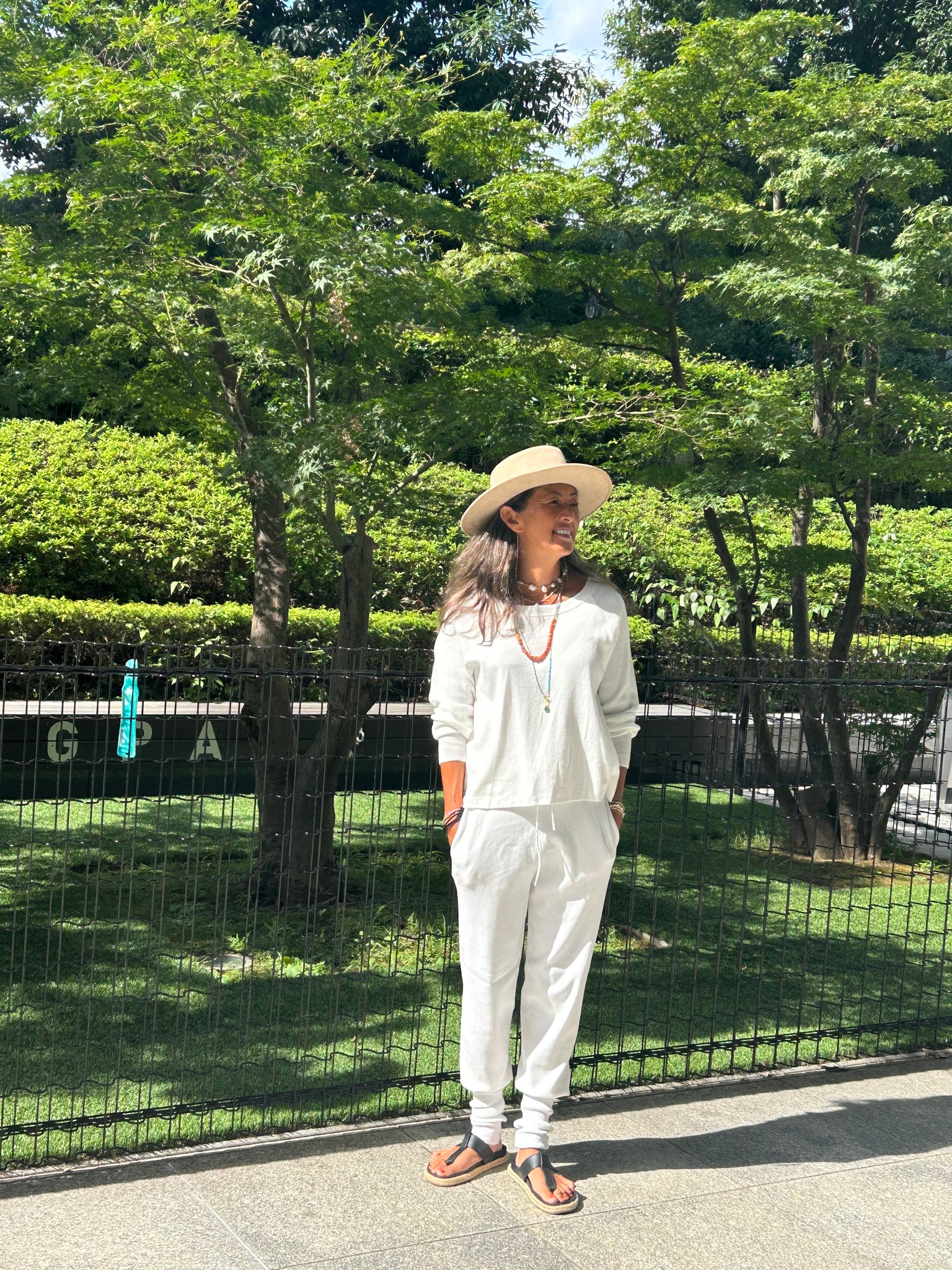 【LOVE GIVES LOVE×＋FT SUPREME.LA.LA.コラボ】ジョガーパンツ/ F251-PN102