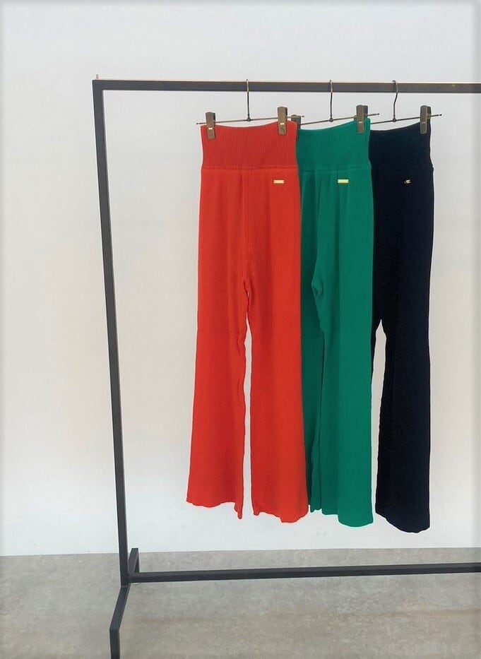 シルクプロテイン加工フレアパンツ/F221-PN101